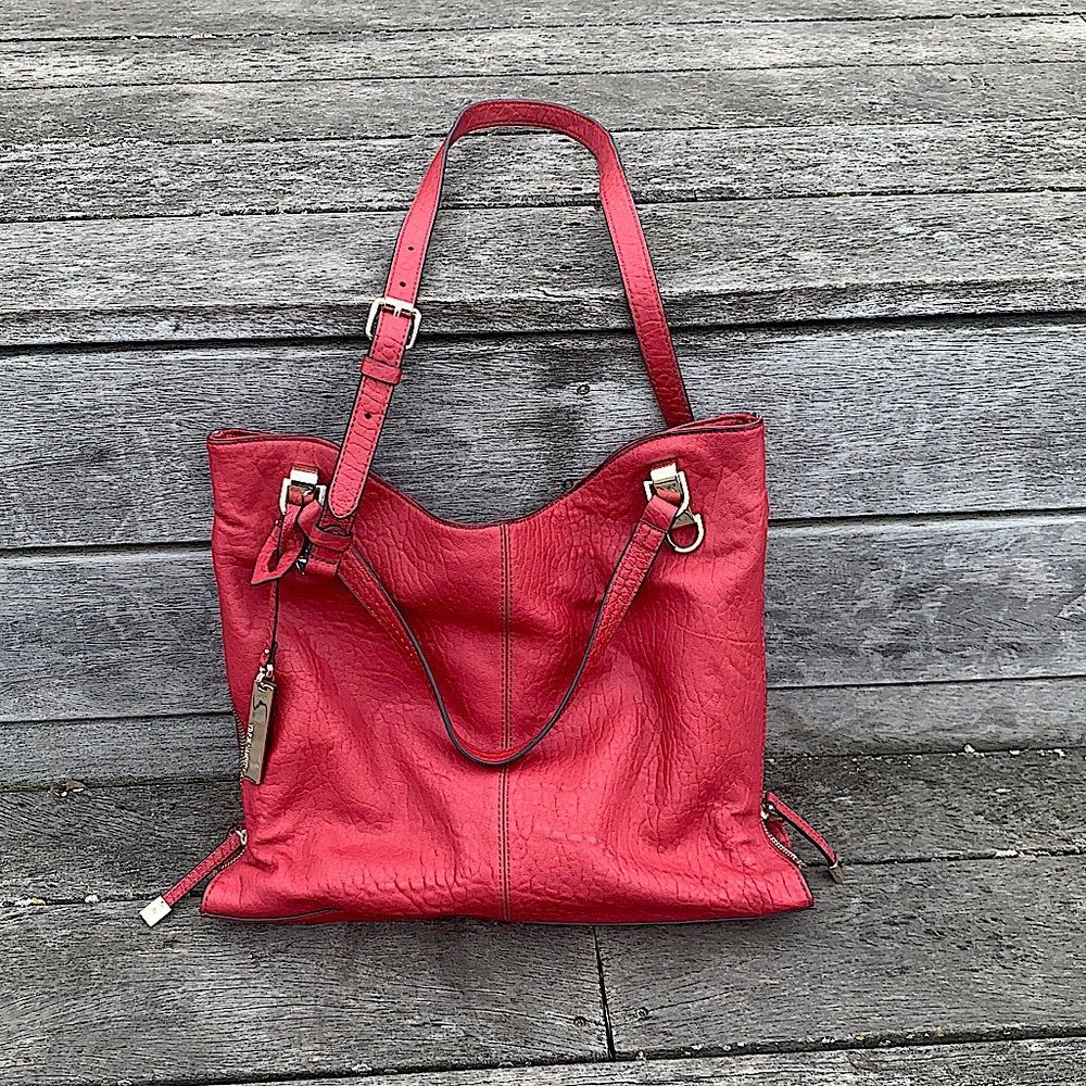 Vince Camuto Eliza tote bag in Pepperberry